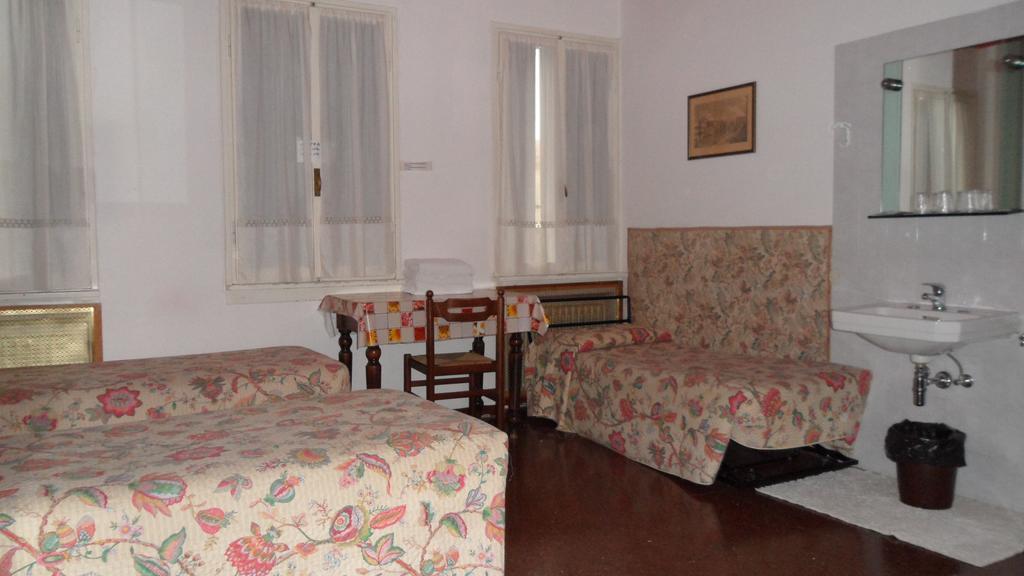Hotel Locanda Ca' Foscari Venedik Oda fotoğraf