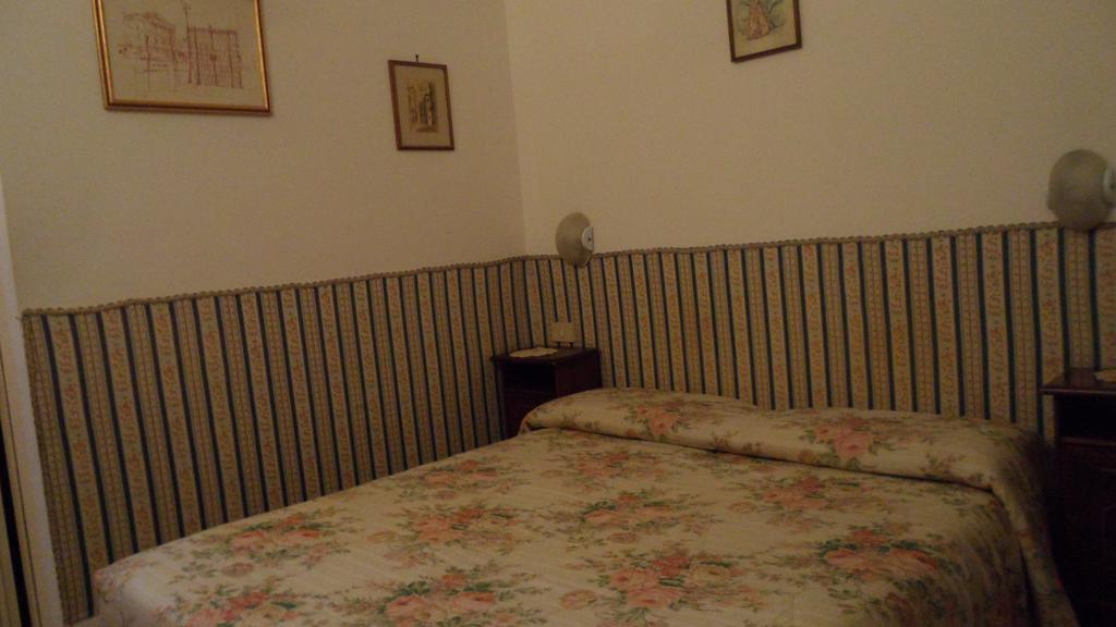 Hotel Locanda Ca' Foscari Venedik Oda fotoğraf